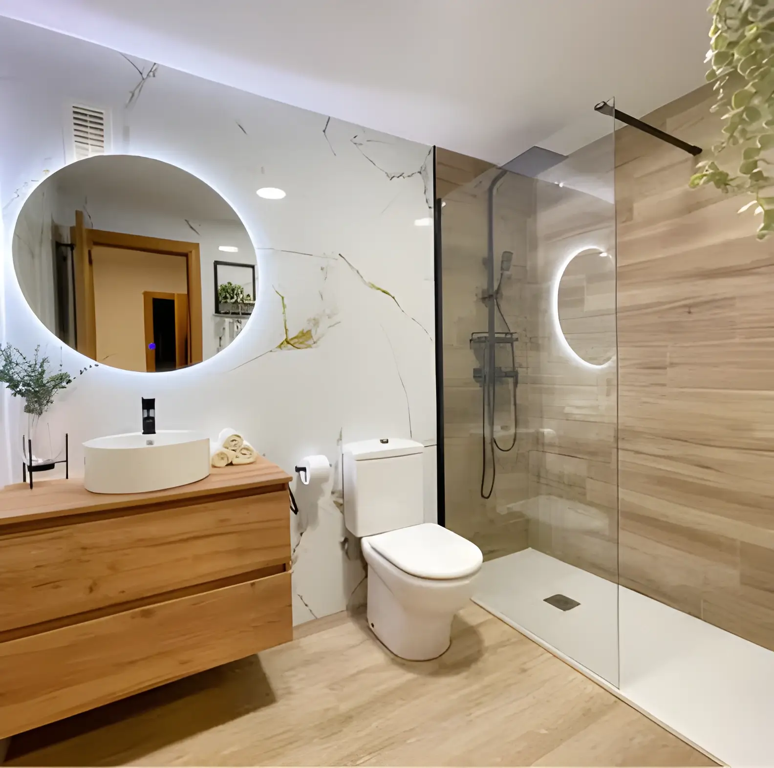 Baño reformado en Badajoz con mampara y grifería nueva
