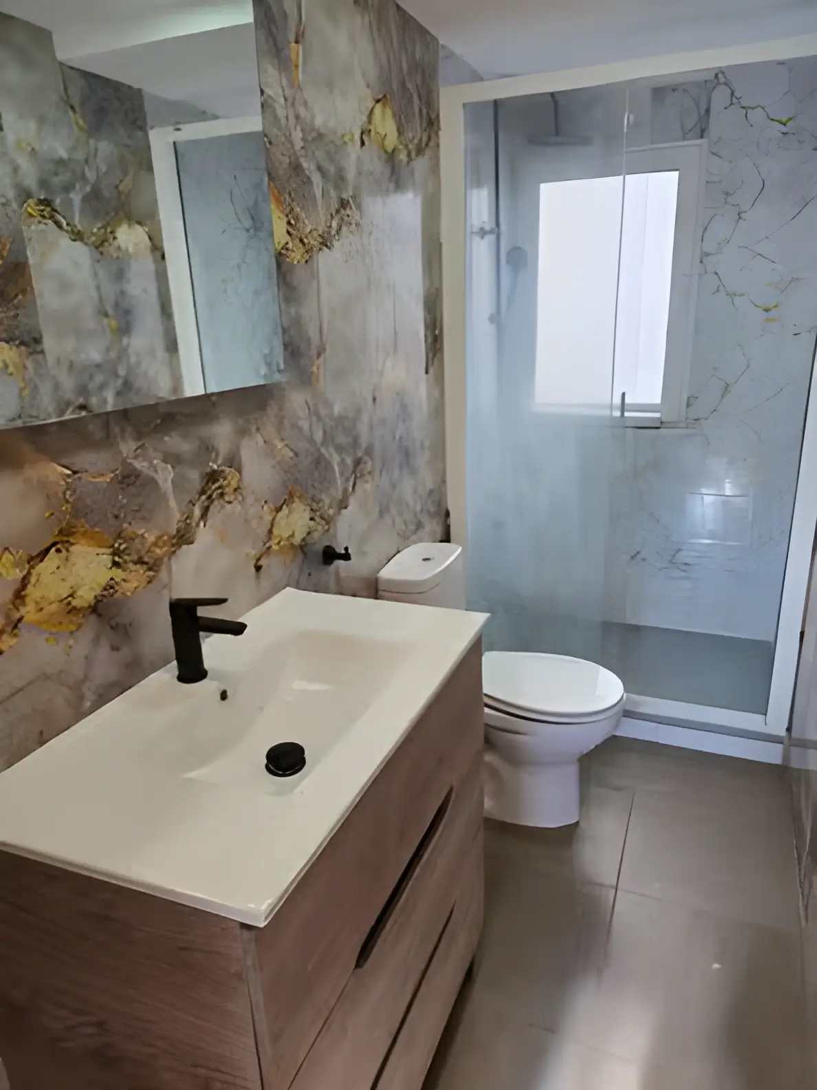 Reformas de Baños Badajoz con plato de ducha moderno